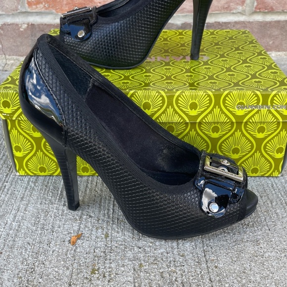 Gianni Bini Black Heels Stiletto Platform peep toe buckle size 6 - Picture 2 of 6